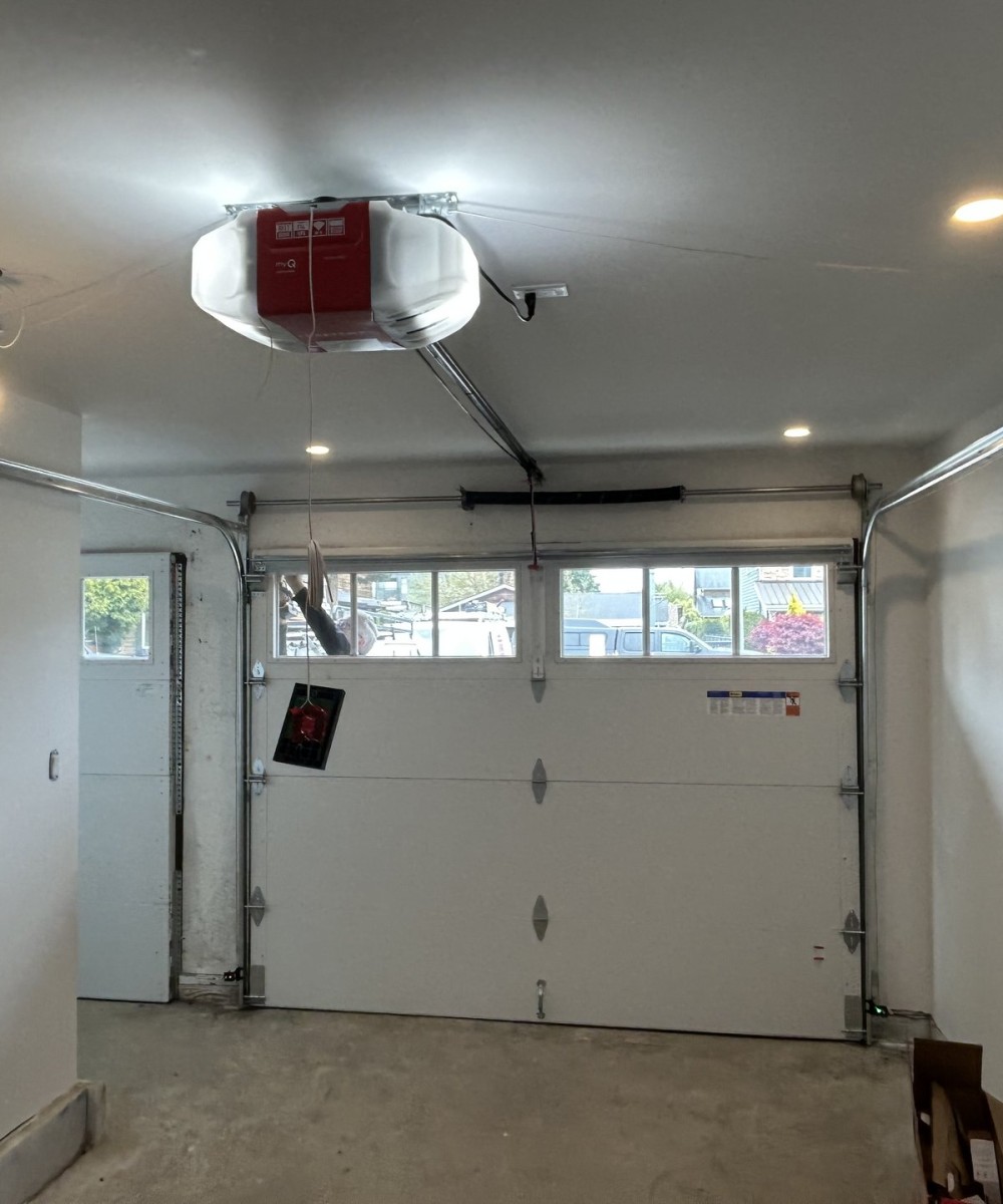 Clopay Coachman CG 11 garage doors with Liftmaster 6580L opener in Tsawwassen