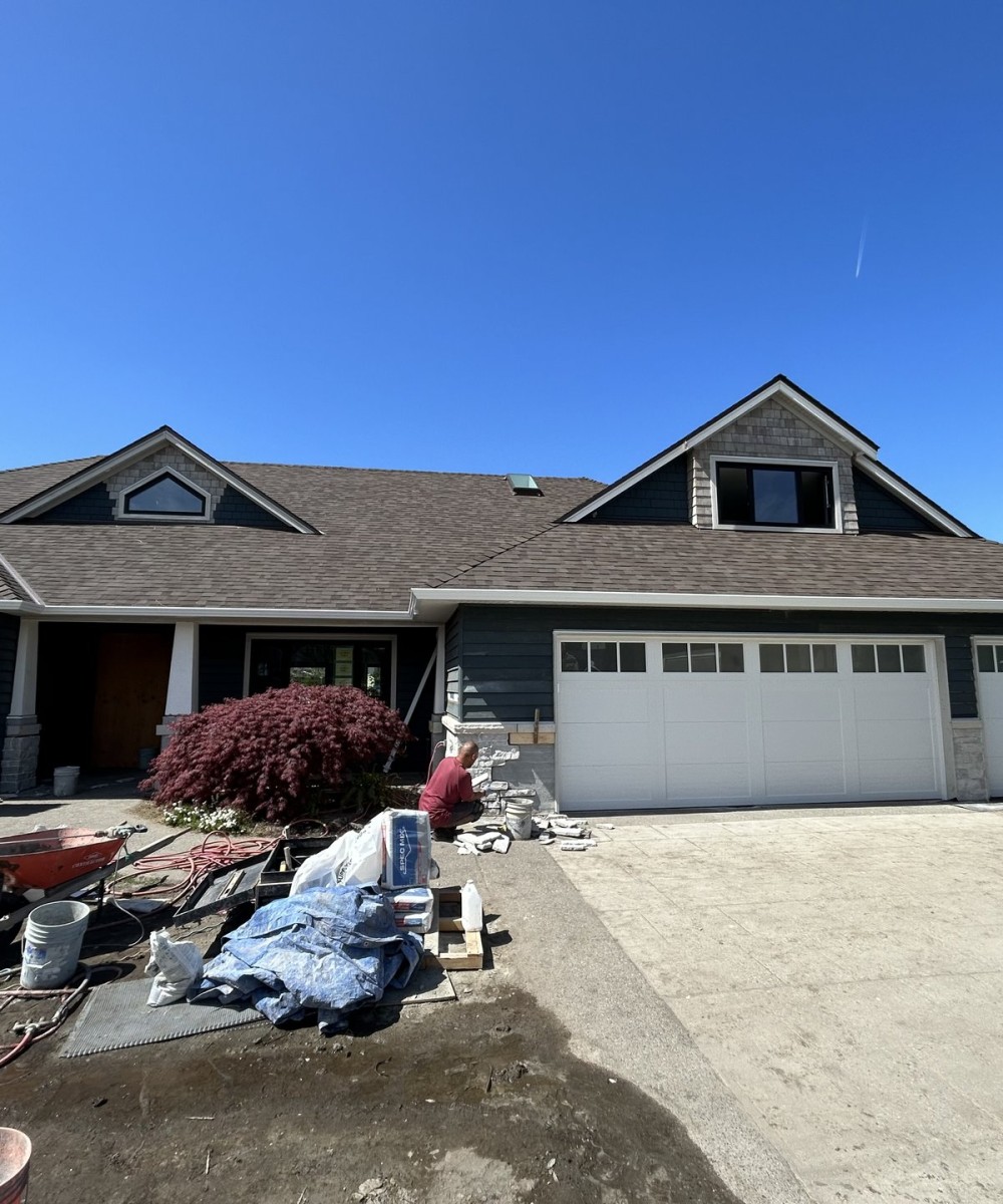 Clopay Coachman Series CG11 garage door with REC 13 windows installed in Ladner BC