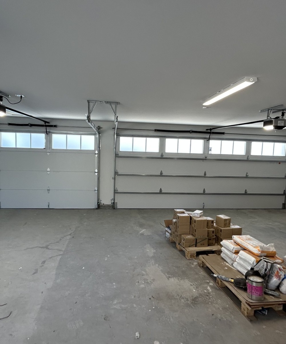 Clopay Coachman Series CG11 garage door with REC 13 windows installed in Ladner BC