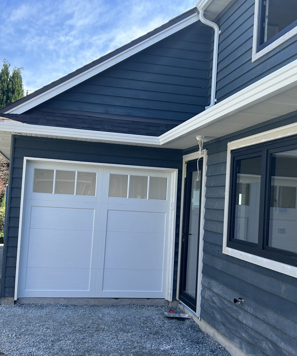 Clopay Coachman Series CG11 garage door with REC 13 windows installed in Ladner BC