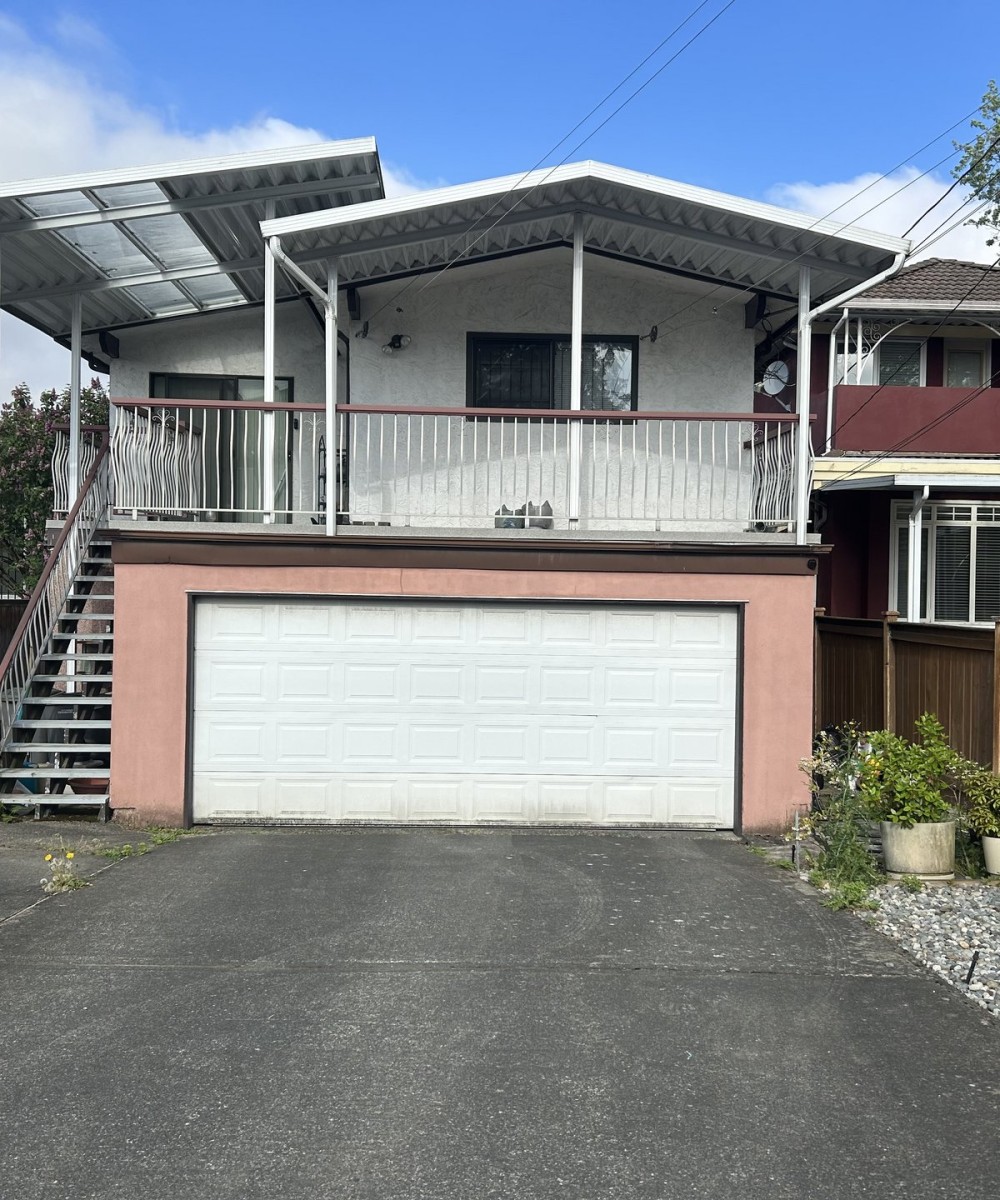 Hormann 3400 white garage door Vancouver low ceiling installation