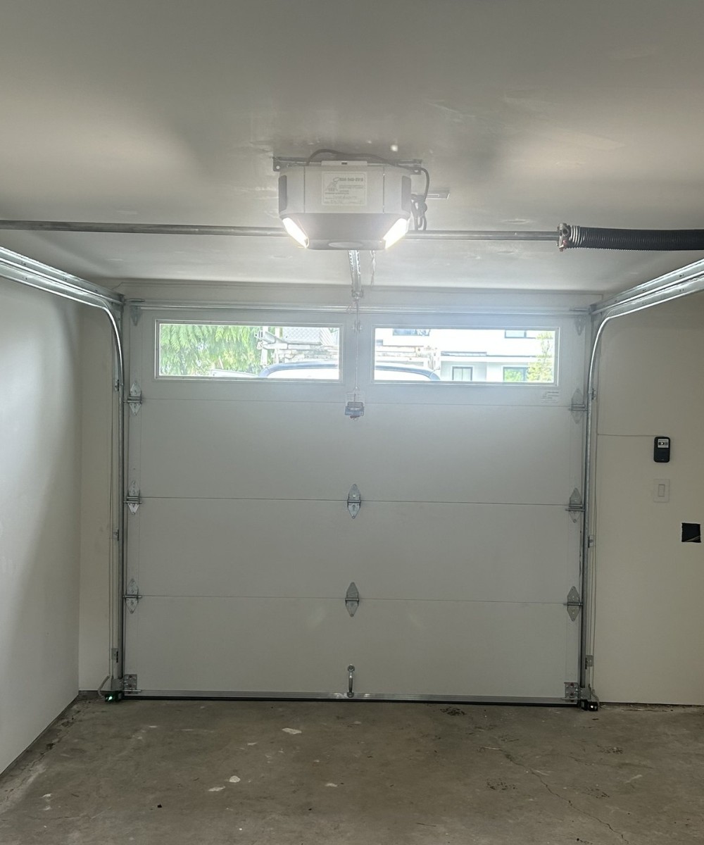 Hormann 3400 Flush Panel White garage door Tsawwassen installation