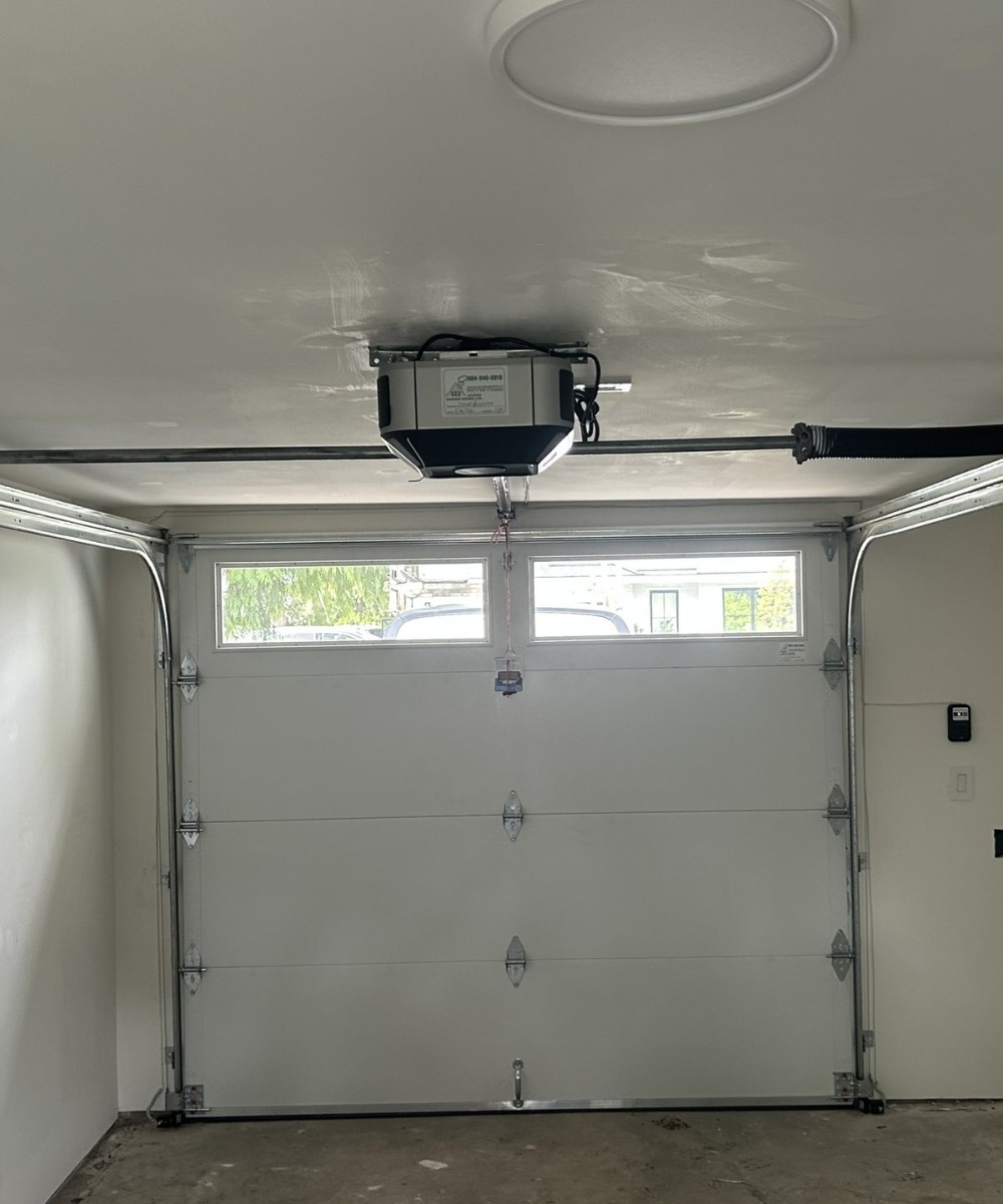 Hormann 3400 Flush Panel White garage door Tsawwassen installation