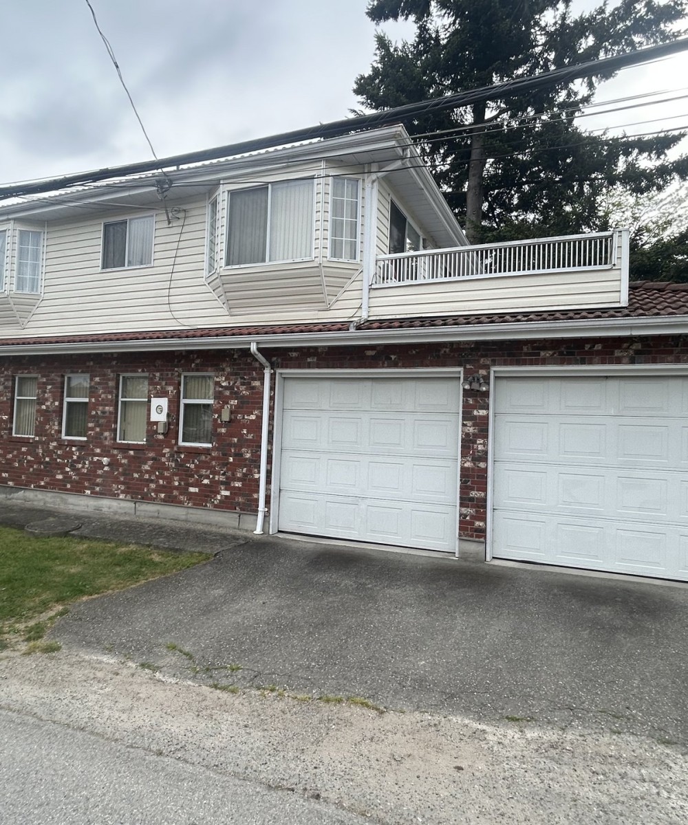 Hormann 3400 white garage door installation Vancouver