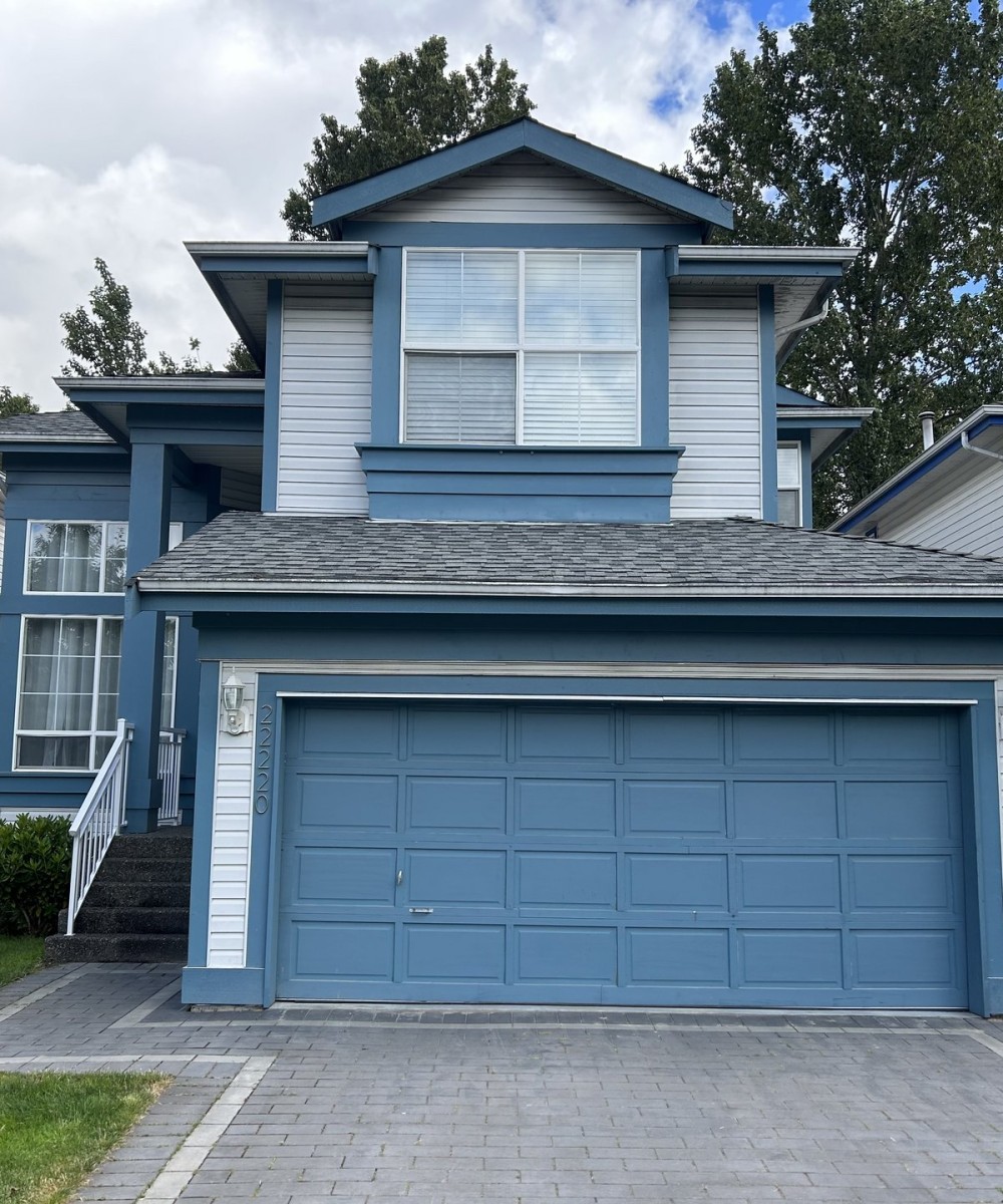 White Hormann 3400 Long Panel garage door with glass top section on a Richmond home