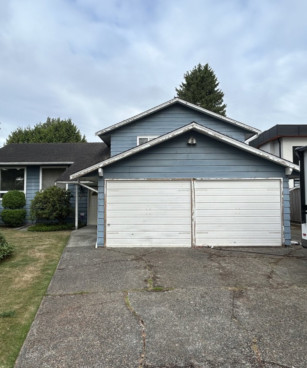 Hormann 3400 white garage door Richmond BC installation