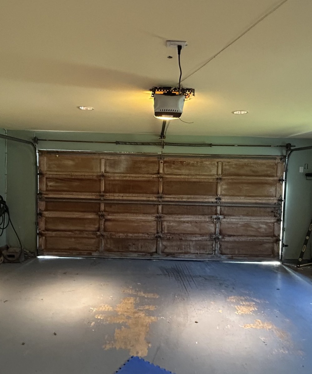 Steel-Craft RC-10 garage door in Ladner