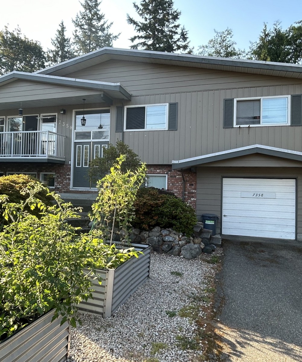 Hormann 3400 series white long panel garage door North Delta
