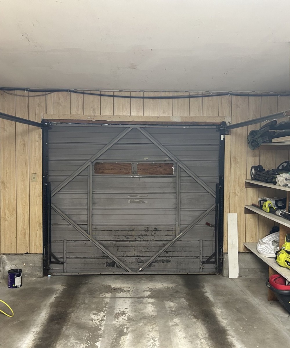 Hormann 3400 series white long panel garage door North Delta