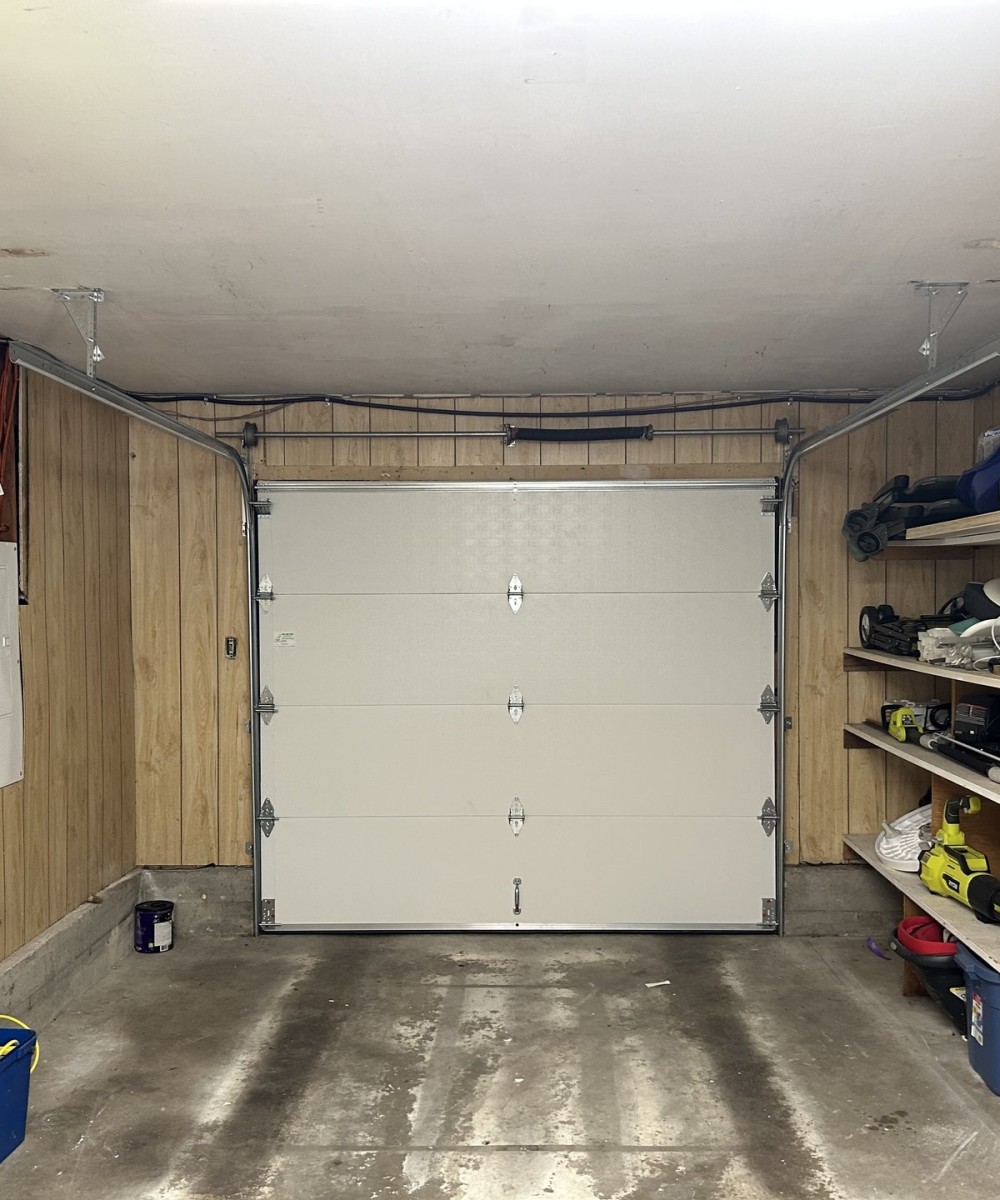 Hormann 3400 series white long panel garage door North Delta