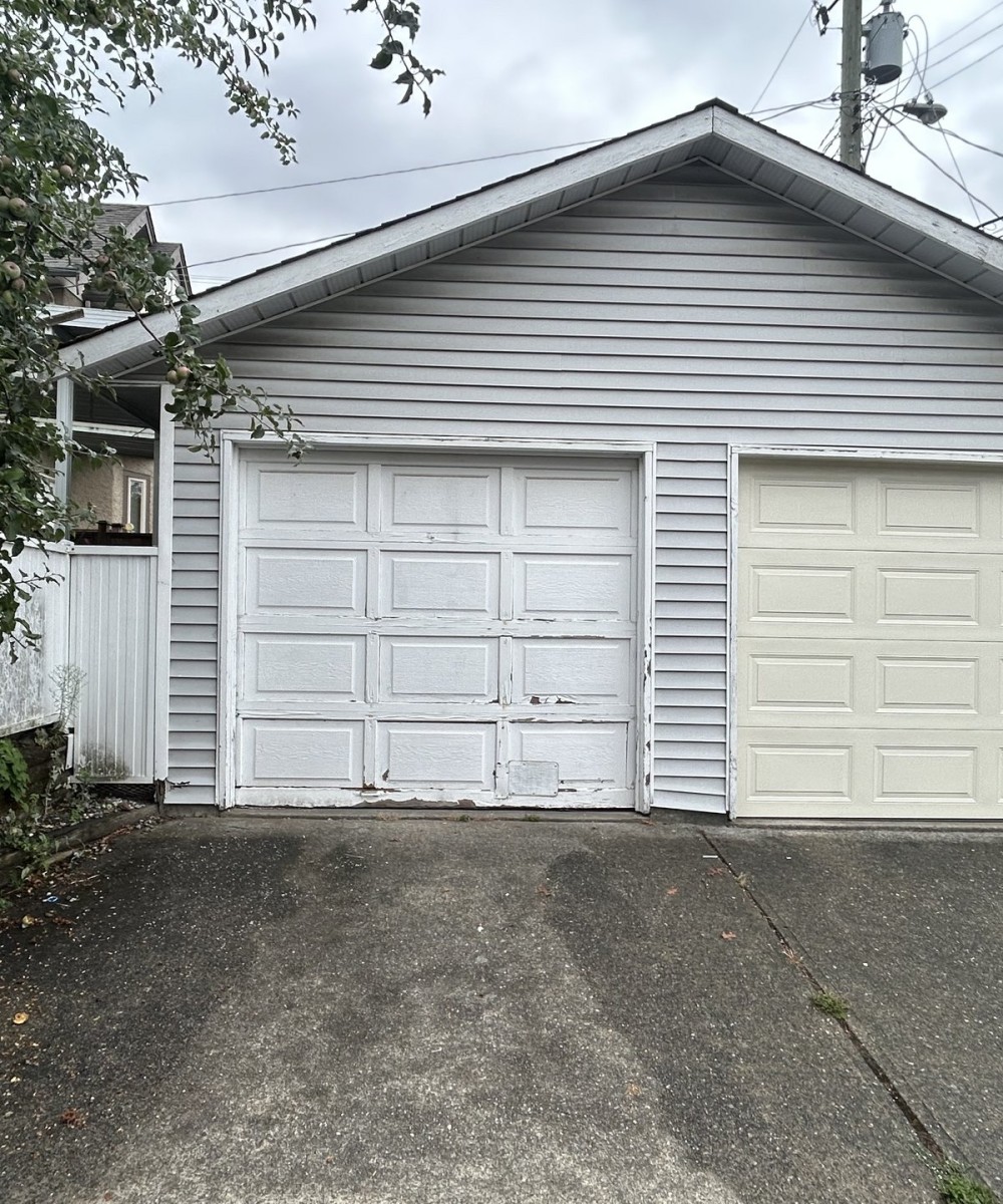 Steel-Craft T-12 door installation in Vancouver